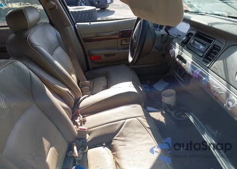 2001 Mercury Grand Marquis Gs z USA, uszkodzony, nr VIN 2MEFM74W91X701613